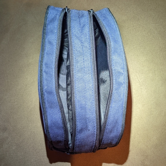 EUC Blue Basics 🧳 Toiletry Bag 🧳 - Picture 2 of 2